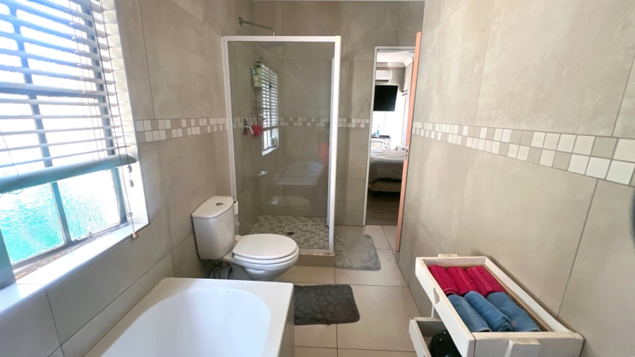 3 Bedroom Property for Sale in Langenhovenpark Free State